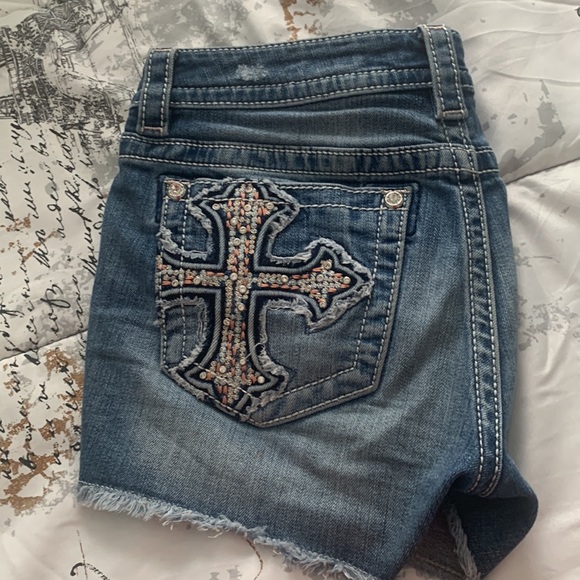 SIZE 28 MISS ME SHORTS 💕💕 - Picture 5 of 5